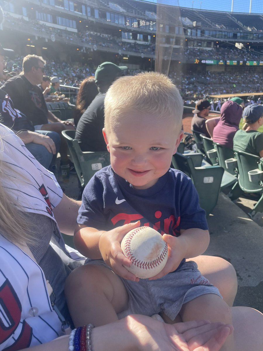 nat_stoneee's tweet photo. Best first @Twins game! 💙❤️⚾️ https://t.co/JJSuxODx9X