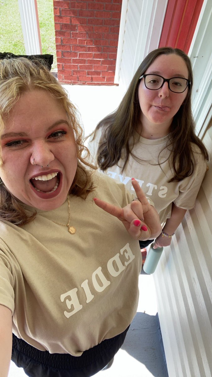 elektricvenus's tweet image. This is your sign to make matching shirts with your best friend ✨🫶 #steddie #matchingshirts #Bestie #StrangerThings