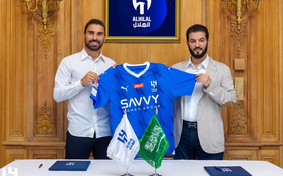 CabineSport's tweet photo. Rúben Neves e a ida para a Arábia

"Dar à minha família a vida que eu sempre sonhei para eles. Essa foi, para mim, a principal razão que me fez não ter qualquer tipo de dúvidas em aceitar esta proposta. Tenho três filhos, a minha mulher, cuidar deles é o meu maior troféu." https://t.co/A0iQjlH1xM