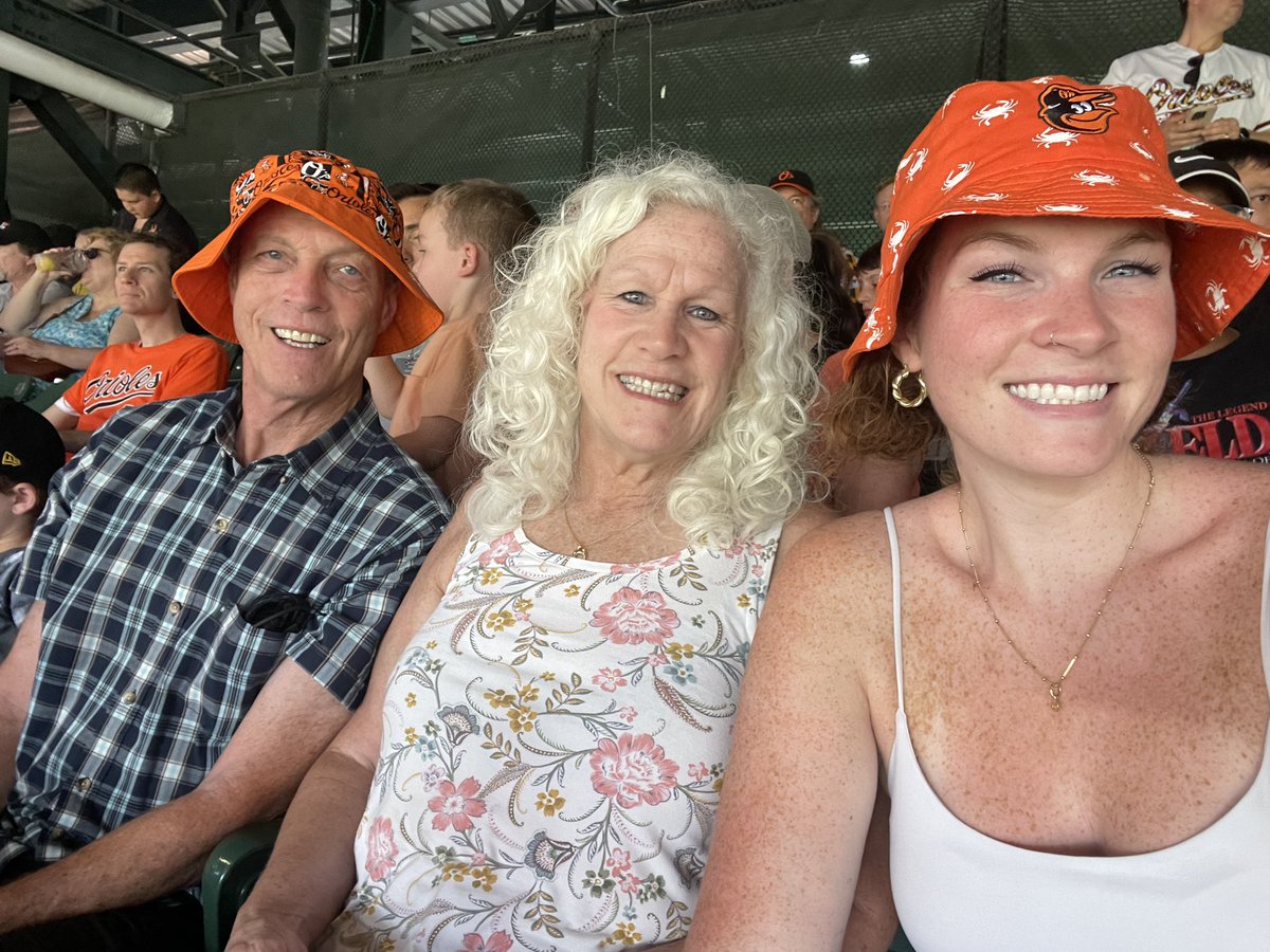 jeanniebh22's tweet photo. @Orioles First time at an Orioles game and first time at Camden Yards!! Our daughter loves Baltimore!! #Orioles #Bostonfans #MAtoMD https://t.co/AP8STV8oAK