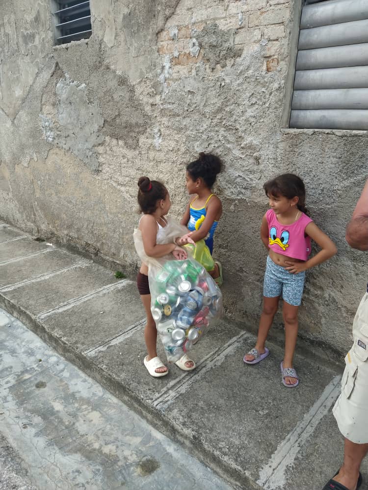 ermpvc's tweet photo. Por ustedes trabajamos... Siempre
Feliz día de los niños!!!
#CubaRecicla #IndustriasCuba #ERMPVC https://t.co/d8GQl29KFC