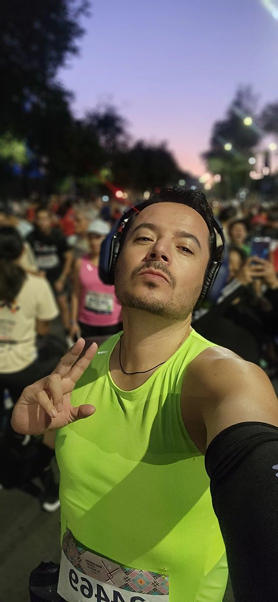 Karlosalejandro's tweet photo. @21KCDMX hoy estuvo particularmente difícil, pero estoy listo para el siguiente, nos vemos el próximo año. #MedioMaraton #FelizDomingo #CDMX #21km https://t.co/bVIYiDpUMG