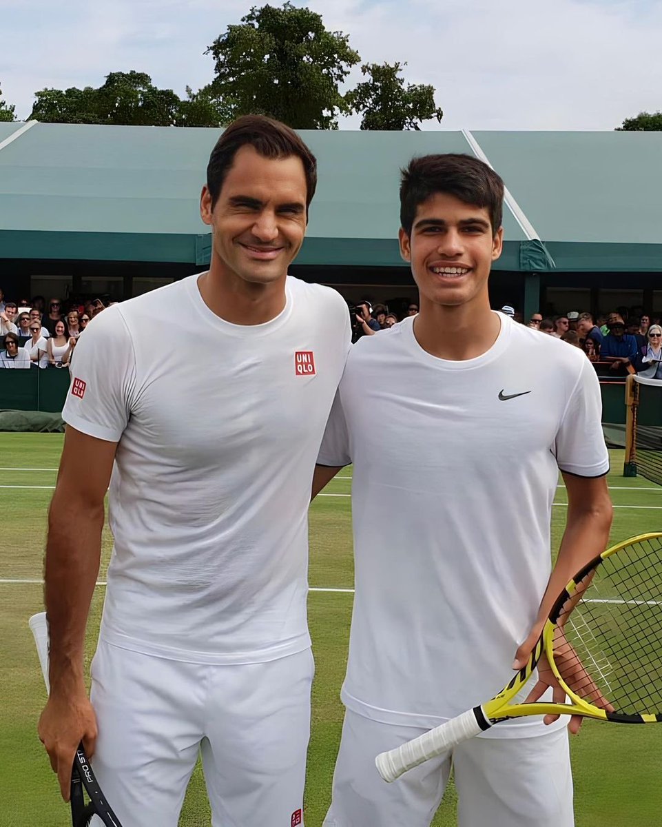 July 10th, 2019. Roger Federer was warming up before his Wimbledon QF against a “kid” that JCF was training. I remember JCF saying to Roger “hit hard, he can handle it”. The kid was Carlos Alcaraz. Fast forward to 2023, he’s now a #Wimbledon champion 👑