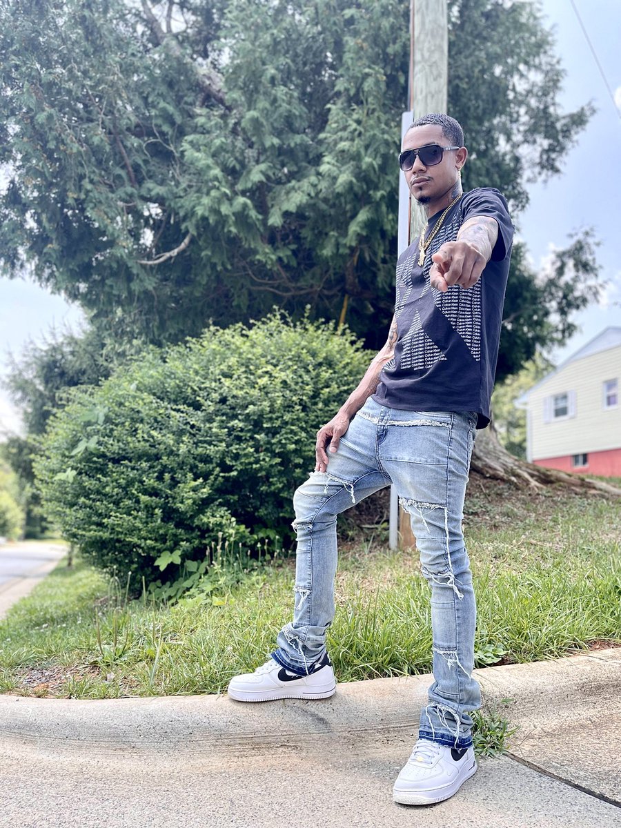ZayThaGod's tweet photo. Imma make it 🙏🏽📸
#airforces #jeans #gucci #CalvinKlein #ysl #asos #doir #malemodel #Givenchy #flyguy #blackexcellence #designer #style #modelife #photography
@gucci @dior @ysl @asos_man @asos @calvinklein @hm @hm_man https://t.co/nB9rzHJu29