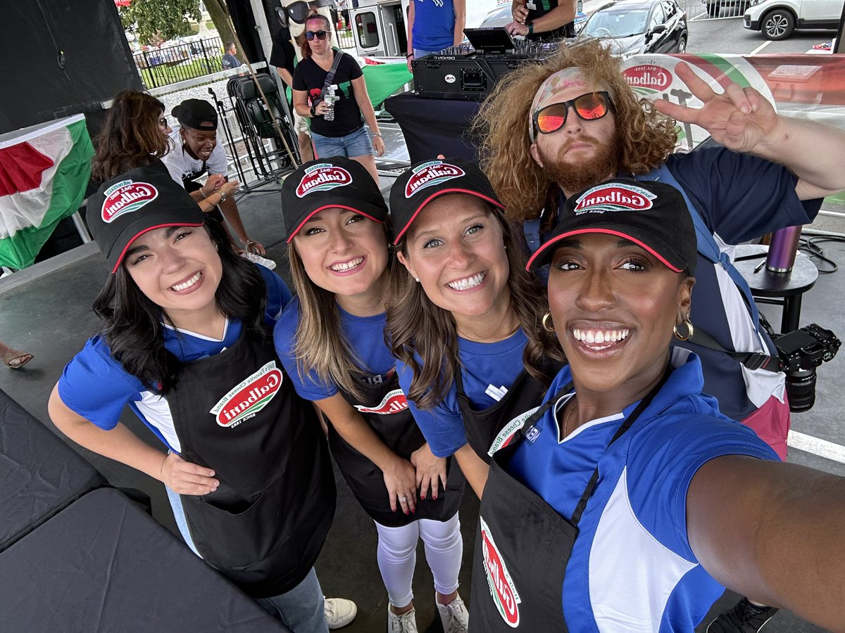 Cheesin’ at the Galbani Italian Heritage Festival Cheese Stacking Competition 😁 <a href="/SarahMinkewicz/">Sarah Minkewicz</a> <a href="/MarleeTuskesTV/">Marlee Tuskes</a> <a href="/Hope_Winter/">Hope Winter</a>