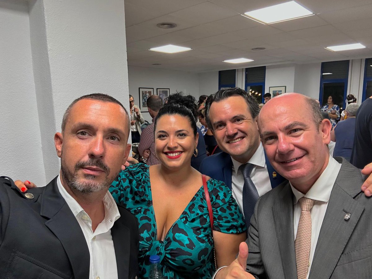 vicentecases's tweet image. Siempre es un placer... ¡Gracias Cox! #amigosforever