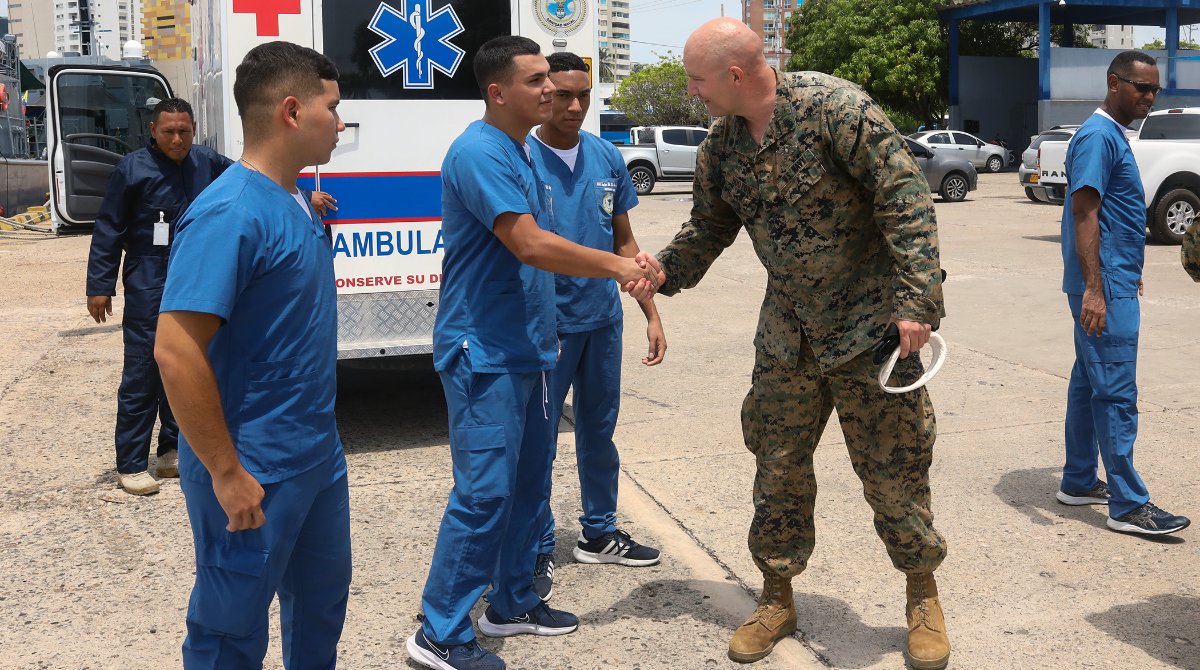 #Marines with 4th Marine Aircraft Wing And @4th_Mardiv participated in a simulated medical evacuation exercise for #UNITASLXIV in Coveñas, Colombia, July 14, 2023.