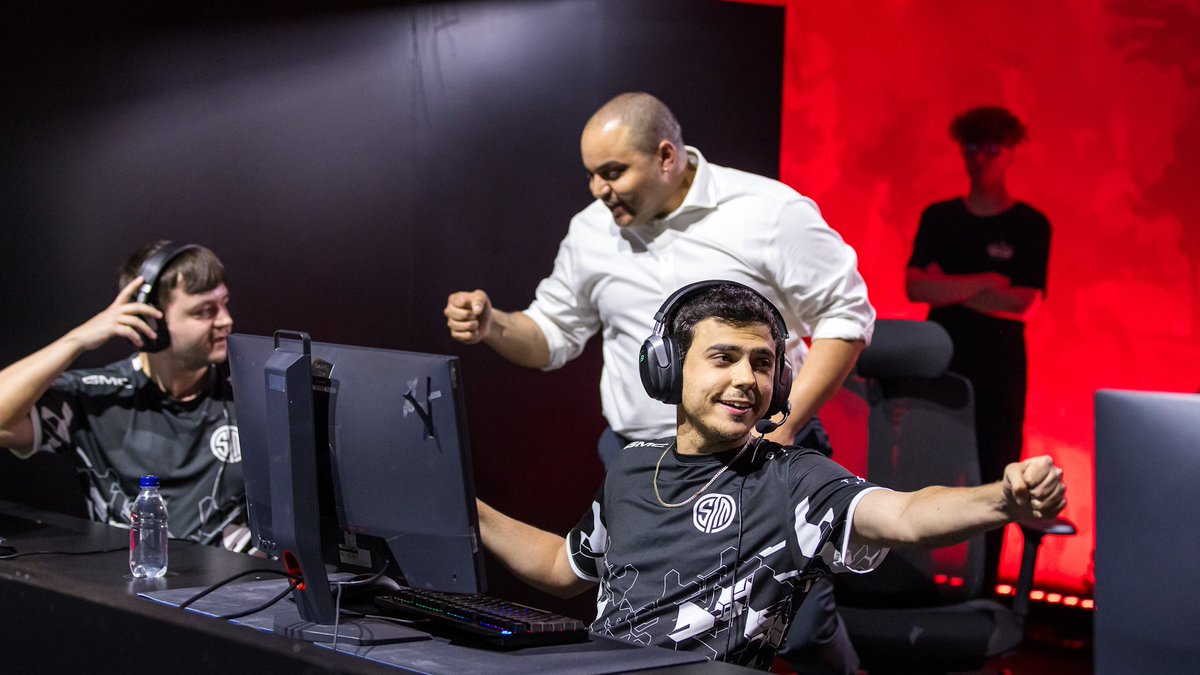 TSM's tweet photo. It was close, but ultimately wasn't meant to be.

After an insane event, we close out ALGS Split 2 Playoffs in 2nd Place. Thank you to all the fans who cheered us on the whole way through, your support was incredible.

We'll be back to take the World Championship home 🖤🩶 https://t.co/bz3RllRAtF
