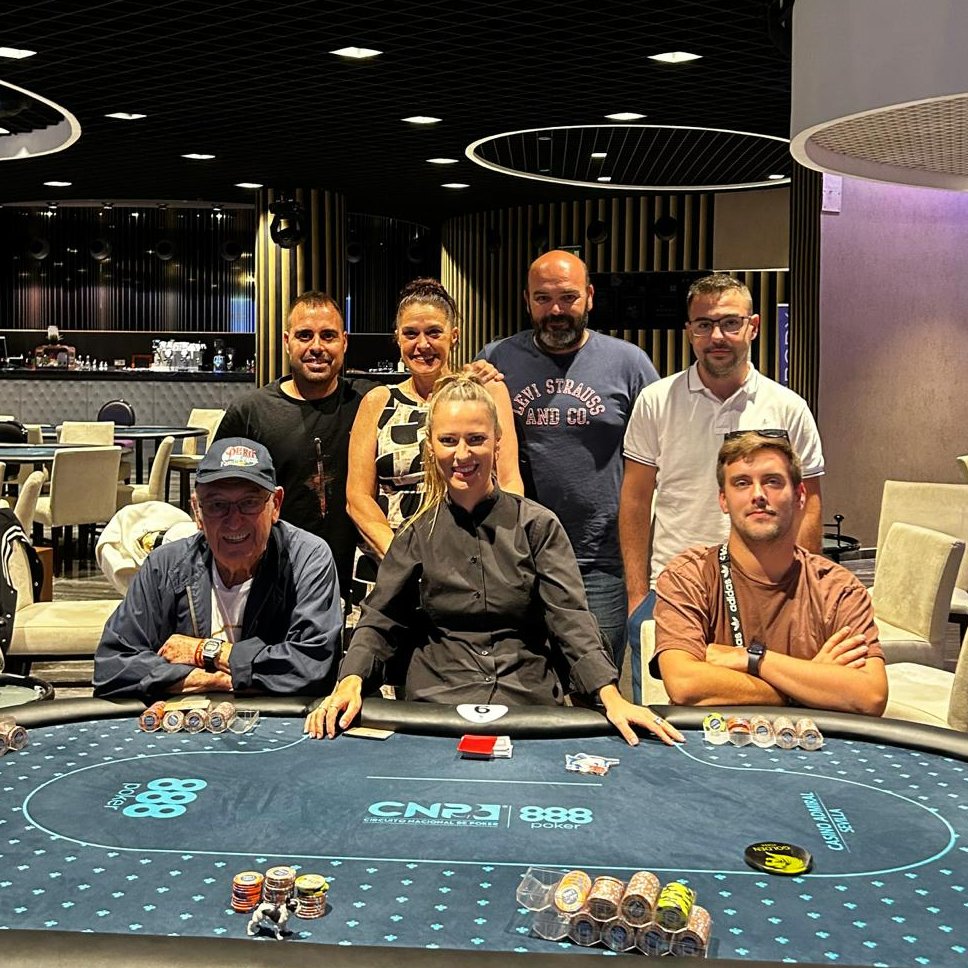 goldengamesint's tweet image. 🏆 Mesa Final Silver Side Event

9⃣ left en busca de los 4.500€

Seguimos en el Main Event 5⃣ left
📺 Live on twitch.tv/gainblers 💜

@CasinoAdmiralSV
#sevilla #goldenevents