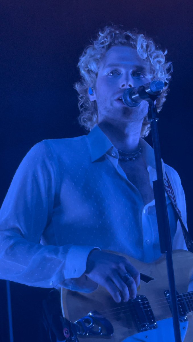 startngfineline's tweet photo. happy birthday @Luke5SOS 💙 one of my favorite people ever!!! sending u love (some of my fav pics i’ve taken) https://t.co/hv6FrUXQEz
