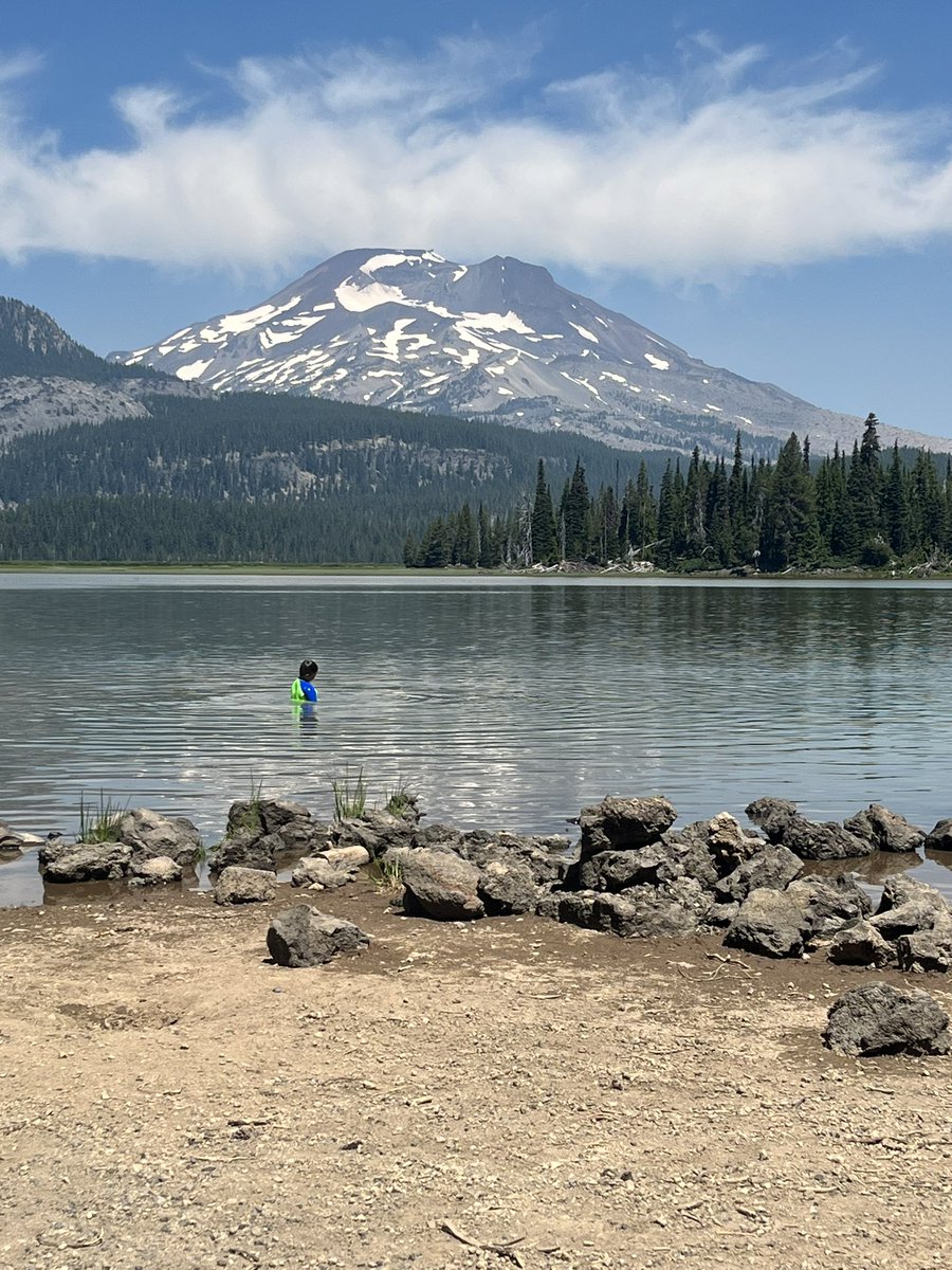 RobGalyen's tweet photo. Sunday Funday….
#SparksLake #SouthSister #CascadeLakes https://t.co/OWiqd6E6Hf