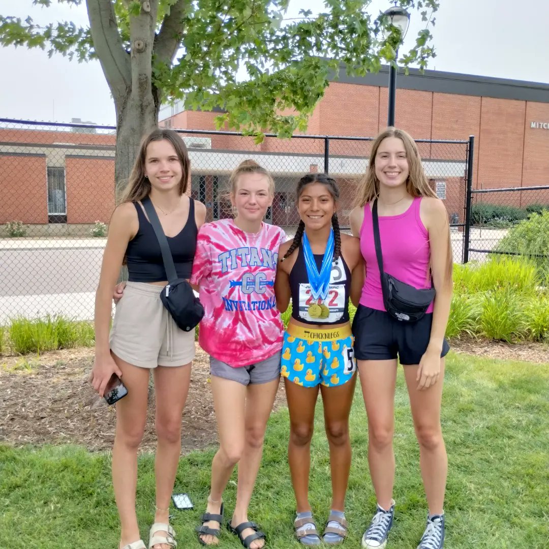 BClub79346's tweet photo. Another great day at JO USATF region 8. Yasmin and Kaleb both ran fast 800m placing first in their age groups and qualifying for nationals. They are #eugenebound in both the 800m and 1500m! Congratulations Yasmin and Kaleb #usatfregion8 https://t.co/XFMPdfB9vp