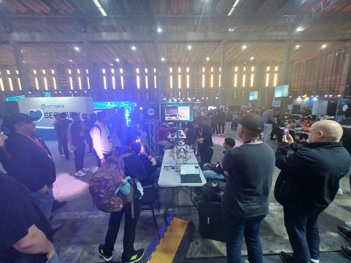 matheusgtralli's tweet photo. Duas palestras no mesmo dia na @roadsec ! Round 1 na mesa do @lhc_campinas e Round 2 no palco Aleph! https://t.co/VwhLcn5qxy
