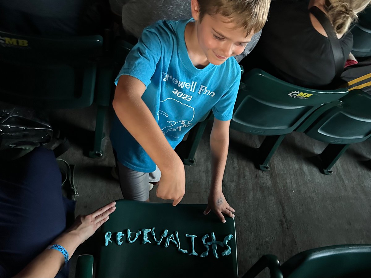 mattraymond's tweet photo. @therevivalists @headandtheheart @jaimewyattmusic @thesadpunk_ @BankNHPavilion Our 7-year-old got crafty with slime during the show 🤘 https://t.co/CEdxCQnz0T