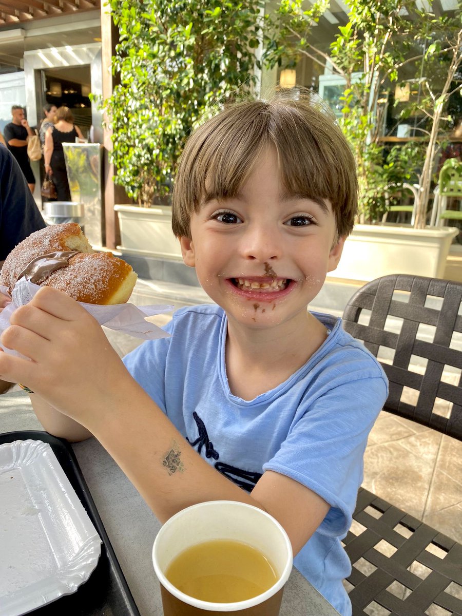 _FabrizioGatta's tweet image. “Le bombe delle sei non fanno male..” 🎶 #nipote #bellodezzio