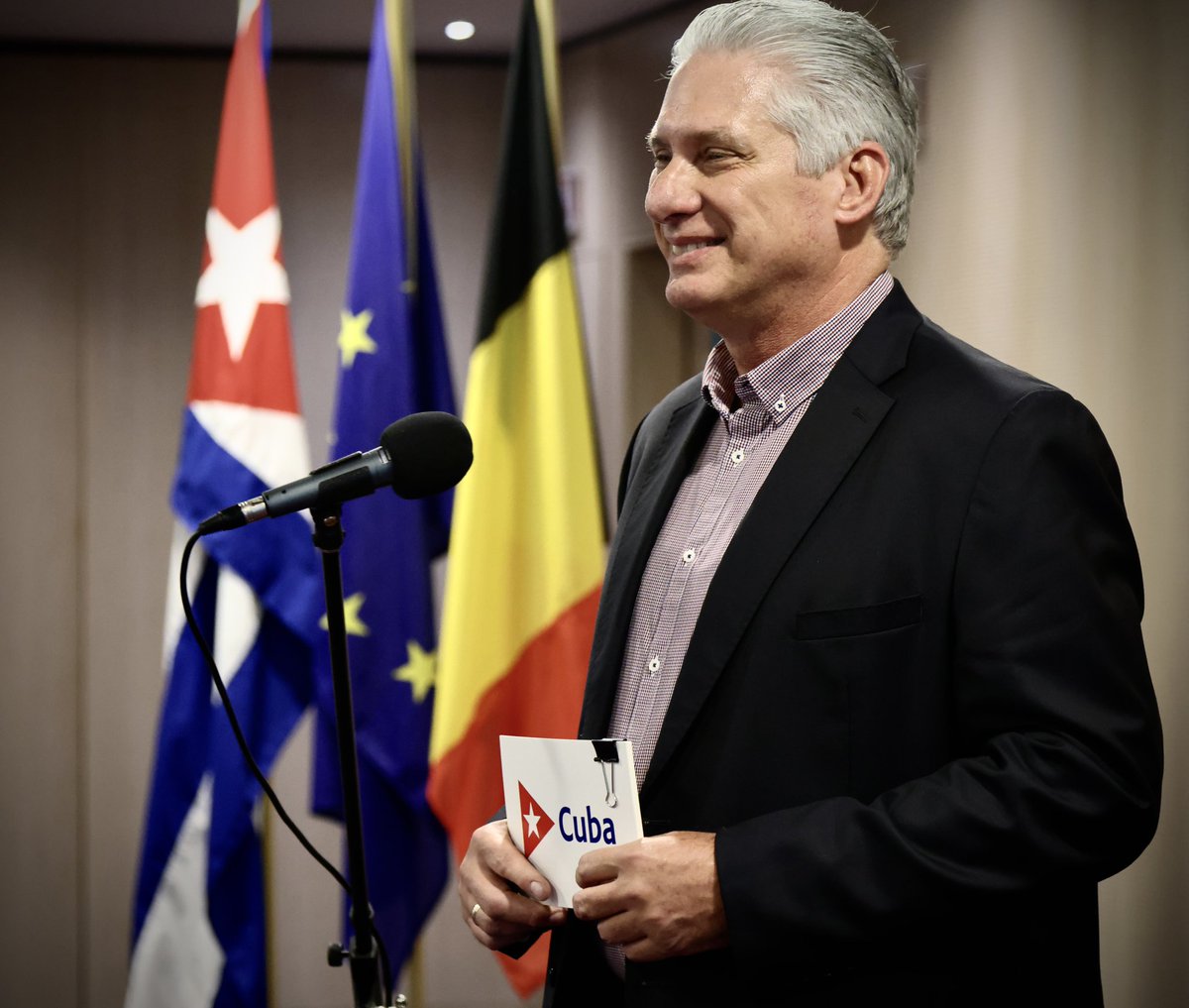 Esta tarde en Bélgica 🇧🇪 la solidaridad cantó y bailó en apoyo a #Cuba. Compatriotas residentes y amigos que repudian las campañas difamatorias contra nuestro país, trajeron su respaldo a la delegación cubana a la #CumbreCelacUE y a la #CumbreDeLosPueblos2023. 

¡Gracias! 🇨🇺