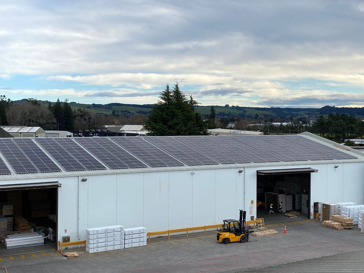 lightforce_nz's tweet photo. Just think of all the big-ticket energy users you're turning on during the day - at the same time as the sun being up! It might be printers, heavy machinery or even a fleet of electric vehicles...

Why wouldn't you make the switch to solar?

#SolarEnergy #CommercialSolar https://t.co/opwrLLGXHY
