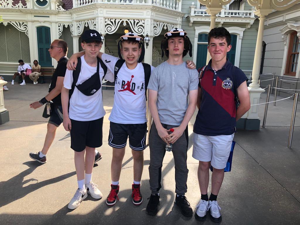 HelenaRomanes's tweet photo. Our day at Eurodisney was a success! #disney #rollercoasters #mickeyears #goofyhat https://t.co/9u8GmleUi4