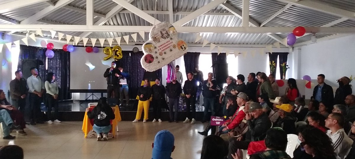 Hoy en suacha acompañando la conmemoración de los 93 del <a href="/notipaco/">Partido Comunista Colombiano ☭</a>, el partido que nació con la intención de construir el socialismo en nuestro país, hoy con propuestas distintas pero luchando por una Colombia diferente.
Feliz cumpleaños al partido comunista colombiano.