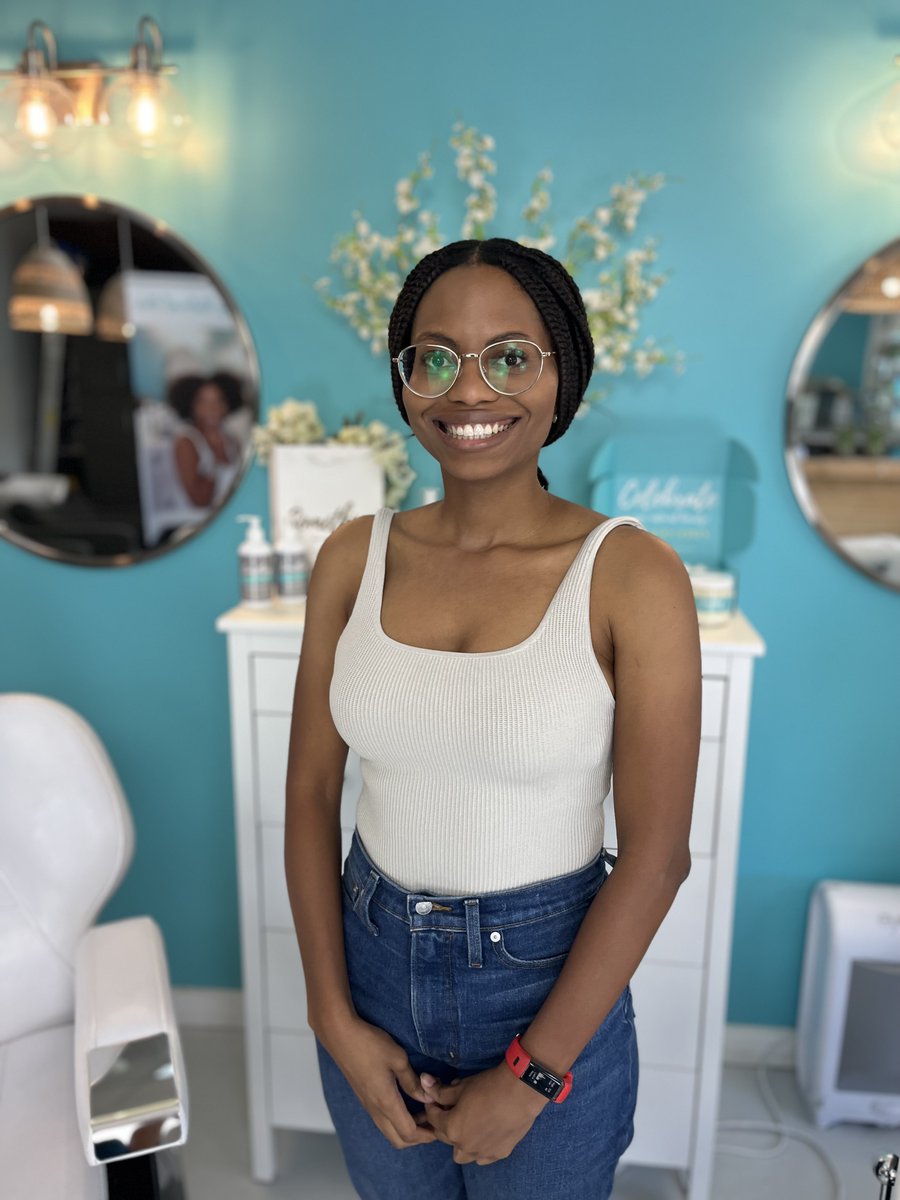 somethingyogi's tweet photo. This is a very interesting interview with Cartoonist Ngozi Ukazu! She describes and explains her career and how she got started and upcoming books and adventures. Ngozi Ukazu is also a New York Times bestselling author and the creator.
@iamlatashiam
@Somethinghair
@ngoziu https://t.co/FpLyr7WKtp