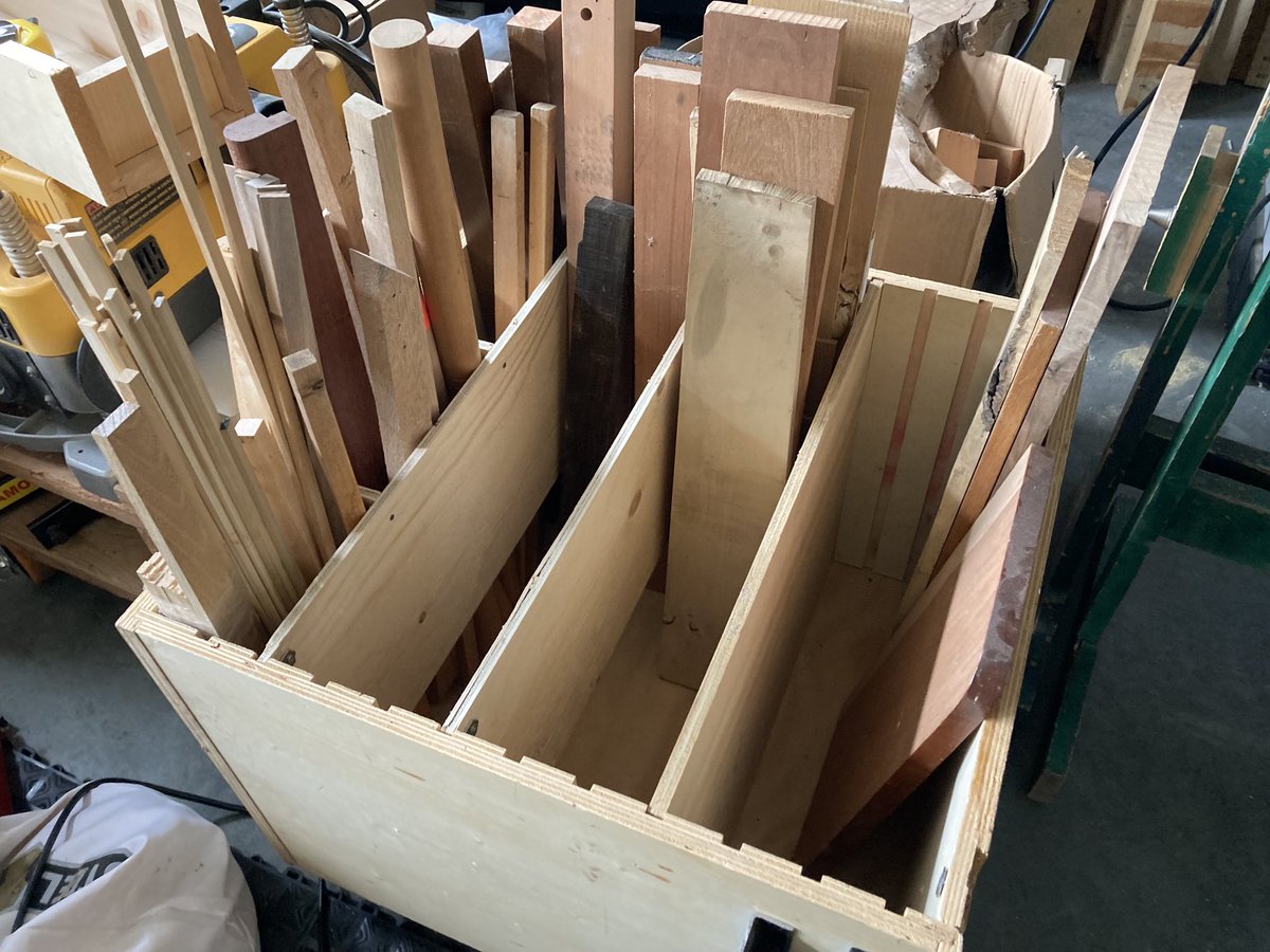 FlairWoodworks's tweet image. Very excited about the new shop cart. #workshop #organization #offcuts