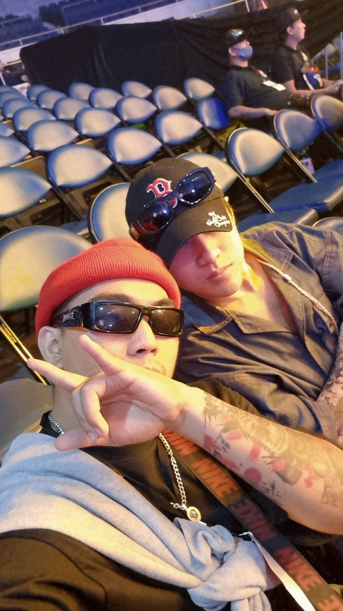 bboykillmo's tweet photo. Had a chance to talk to this amazing guy. Apparently, he's part of a super popular and talented filipino pop group. Ang galing. Kudos to you sir. Hope to meet you and your group again in the future. https://t.co/G6FjddoB0A