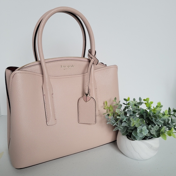 SimkinsKristina's tweet photo. So good I had to share! Check out all the items I'm loving on @Poshmarkapp #poshmark #fashion #style #shopmycloset #katespade #threshold #lumene: https://t.co/yxlIt3N5q4 https://t.co/yQBBY5sCcy