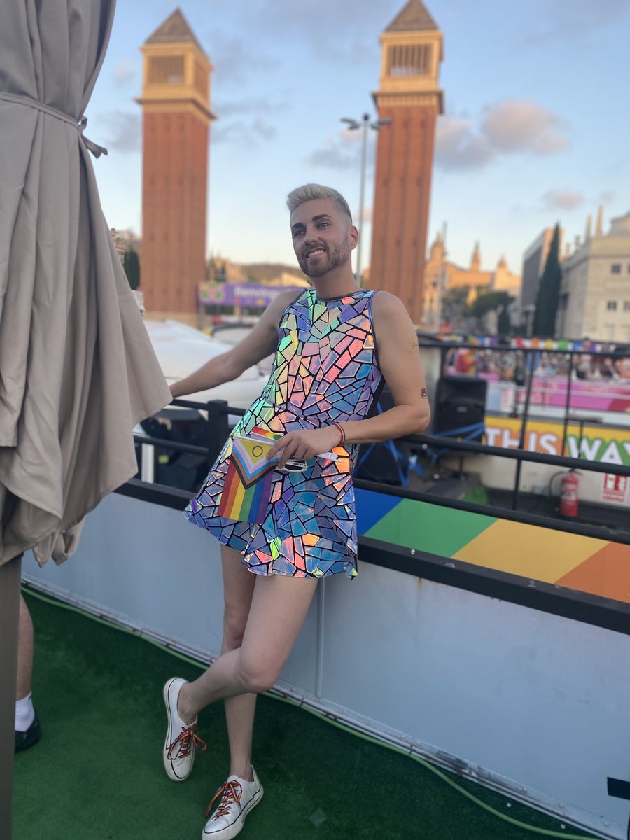 rogerfonttv's tweet photo. 🏳️🌈 Fantasia de #PrideBarcelona 🙈✈️ #flywithlevel https://t.co/oXG0tZyiwQ
