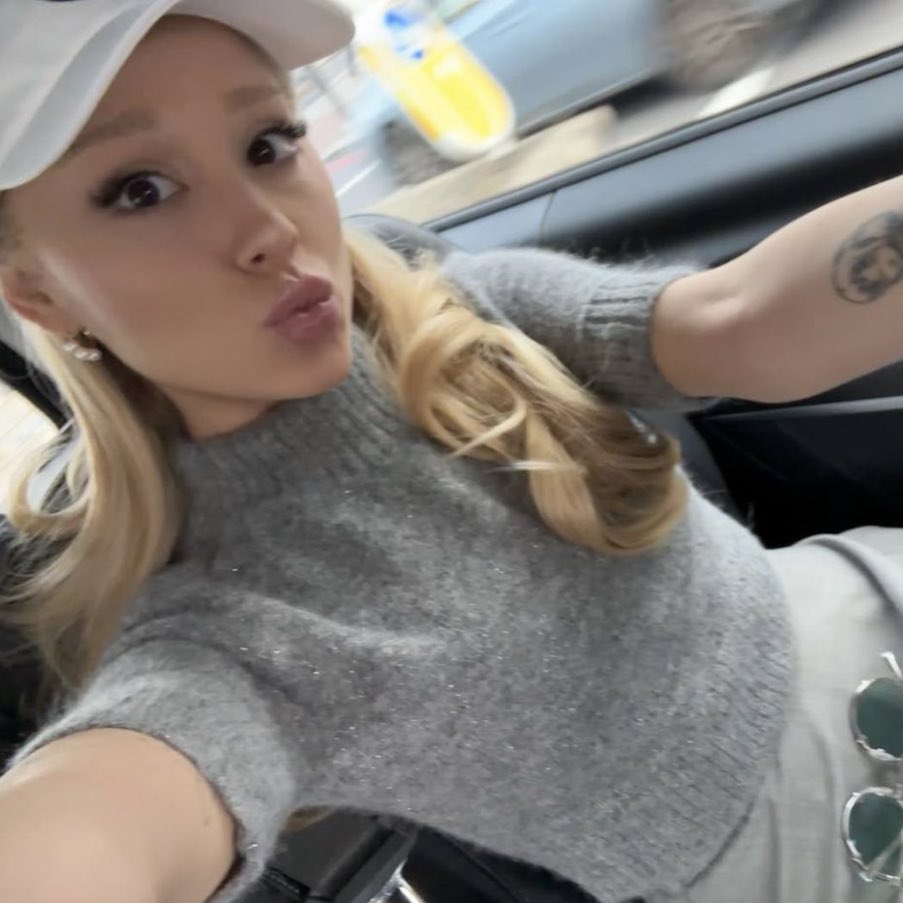 tracklist's tweet photo. A beleza de Ariana Grande 🥰 https://t.co/wXtMFRZ11R
