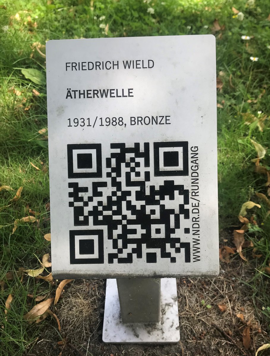 h_u_wagner's tweet image. Premiere für einen wunderbaren &quot;Rundgang Rotherbaum&quot;: Die Initiatorinnen, Andrea Völker @KunsthalleHH &amp;amp; Branka de Veer vom NDR @NDRpresse, führ(t)en durch Kunst- und Mediengeschichte am Rotherbaum. Absolut sehens- und lesenswert: bit.ly/46ObPQv