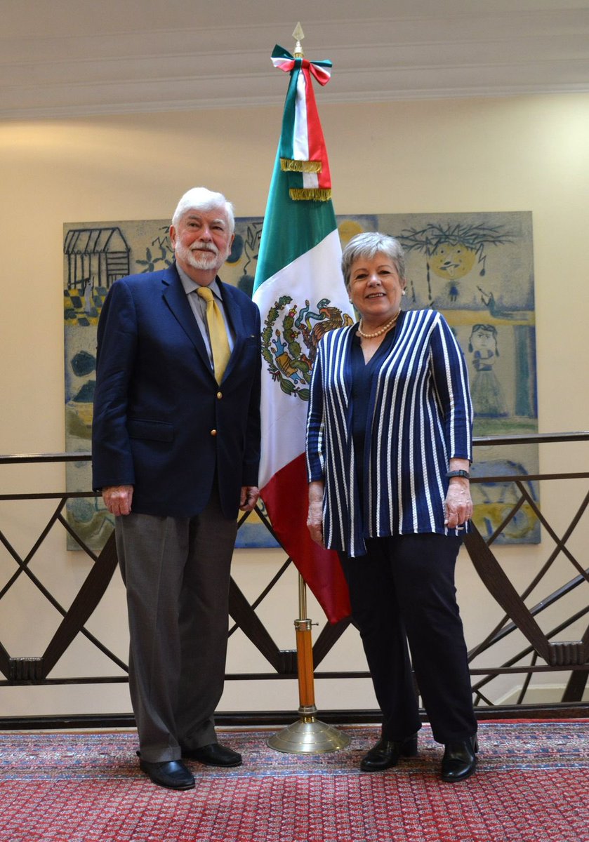 Hoy en #Bruselas me reuní con el asesor especial para las #Américas del presidente <a href="/JoeBiden/">Joe Biden</a> el estimado <a href="/SenChrisDodd/">Chris Dodd</a>. Destacamos los avances respecto la relación bilateral, así como la necesidad de mayor colaboración para lograr nuestros objetivos regionales.