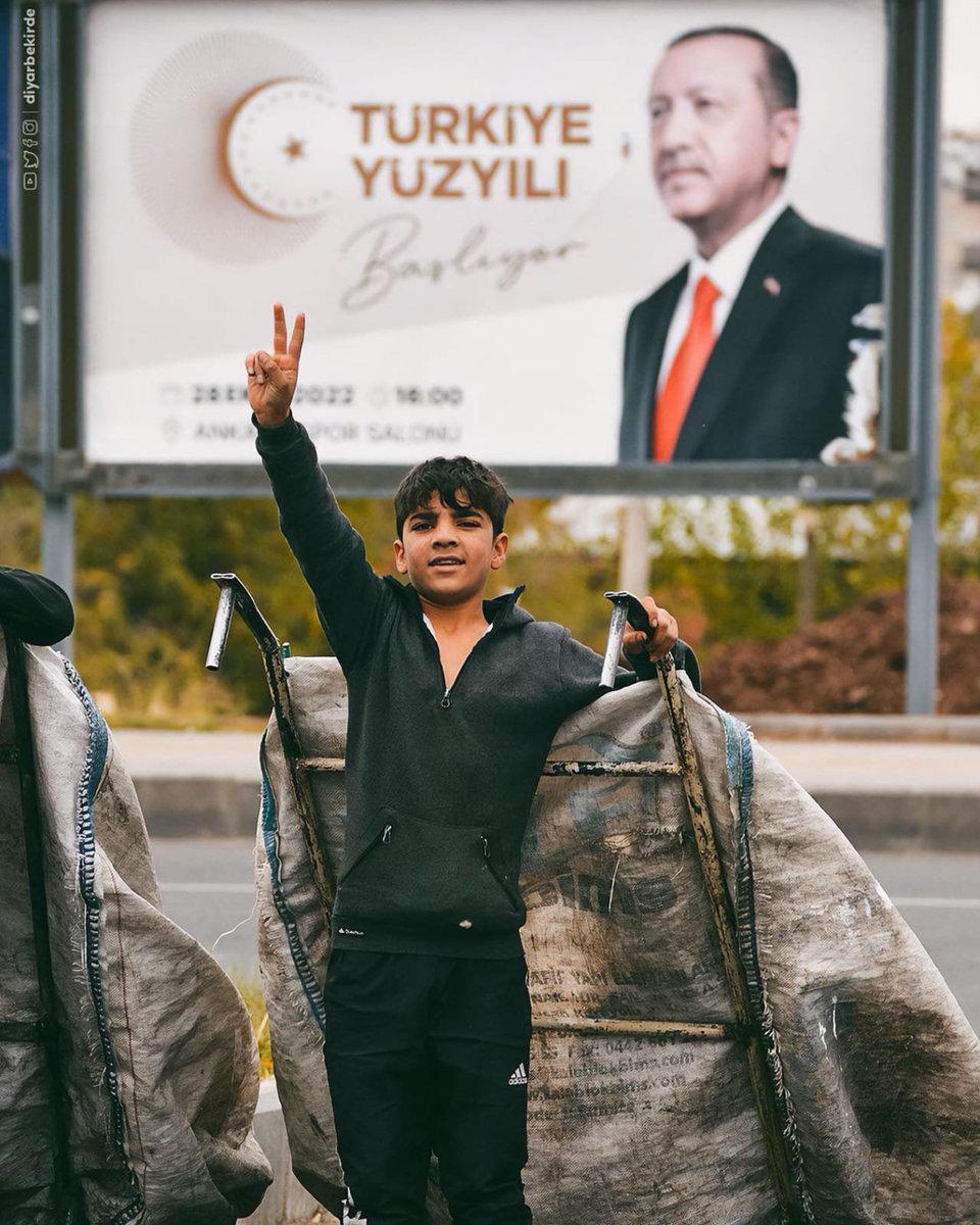 solcugazete's tweet photo. "Siz yardım edilmiş yoksullar istiyorsunuz, biz ise ortadan kaldırılmış yoksulluk." https://t.co/RXEpkPyfQo