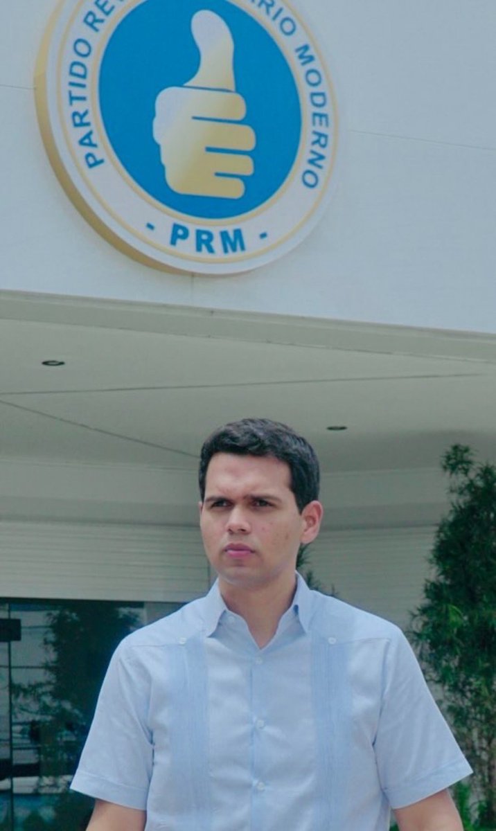 Carlos rumbo a Estocolmo, Suecia, a representar a la juventud del PRM, a la dominicana y de toda América en el evento mundial de juventudes políticas y democráticas del mundo: socialistas, demócrata cristiana, liberales. Que Dios te acompañe!