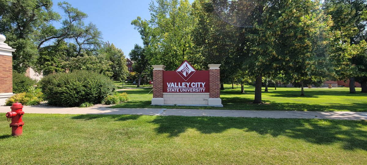 LipariMarcus's tweet photo. Had a great visit at vally city with @CoachYorek, great experience, learned a lot and was a wonderful city to be in! #weallrow #vikingfootball https://t.co/mKy21DMlij