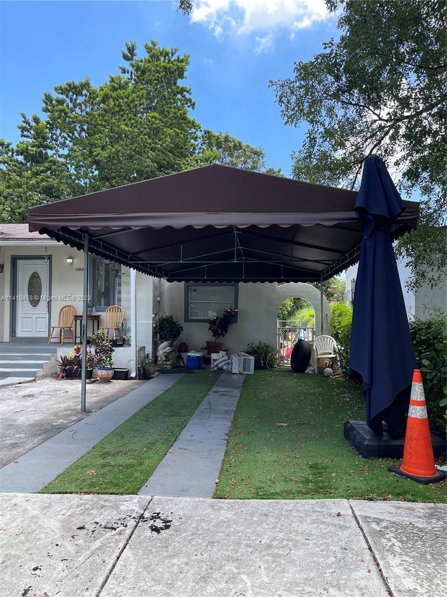 CarlaMatosRE's tweet photo. See what this home has to offer! Contact me for a showing today. #homesforsale #realestate  https://t.co/5wzis4Q1Vk https://t.co/uLnpTFo7zO