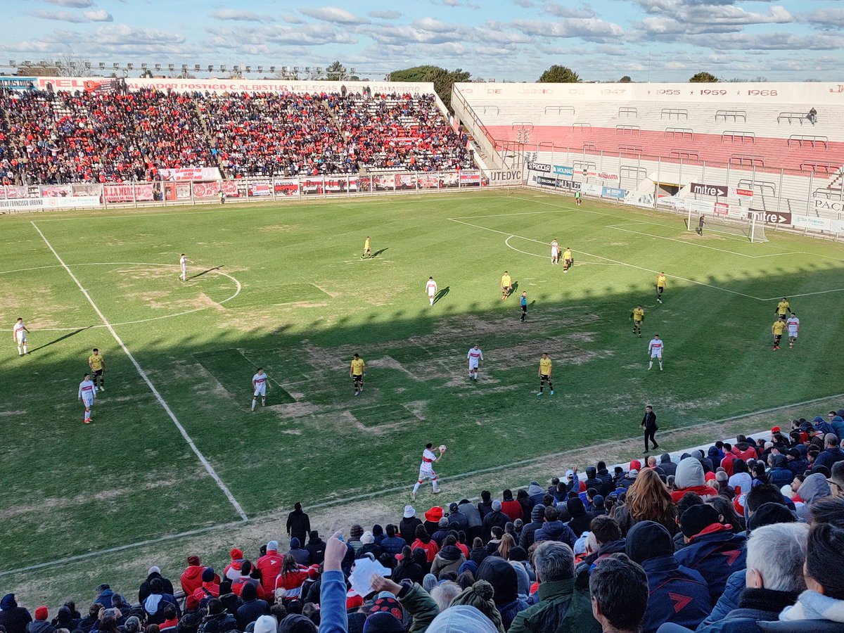juntoalgallo's tweet photo. Final del partido...ganooooo MOROOOOONNNNNN!!!!!...

Morón 2 - 1 Flandria...

⚽ Garcia
⚽ Sosa

vamosss Moron carajoooooo!!!!!!.. ⚪🔴⚪

#depmoron #moron #clubdeportivomoron #somoseloeste #juntoalgallo #ilusionintacta #PrimeraNacional #cdm #moronmoron #VamosGallo #Fecha25  🐔 https://t.co/lpsskA2nth