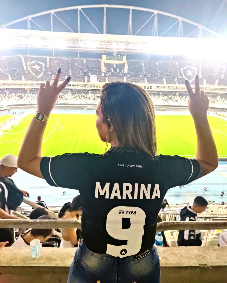 mari_bahiense's tweet photo. Os jogadores vão e vem
Mas você nunca está só
Sua torcida te quer bem
Não te abandona na pior

Ponha a alma e o coração
Que estaremos com você
Vamos, meu Fogão
Pra ser campeão
Hoje temos que vencer
.
.
@Botafogo @EspacoGlorioso https://t.co/u1orSZNrIo