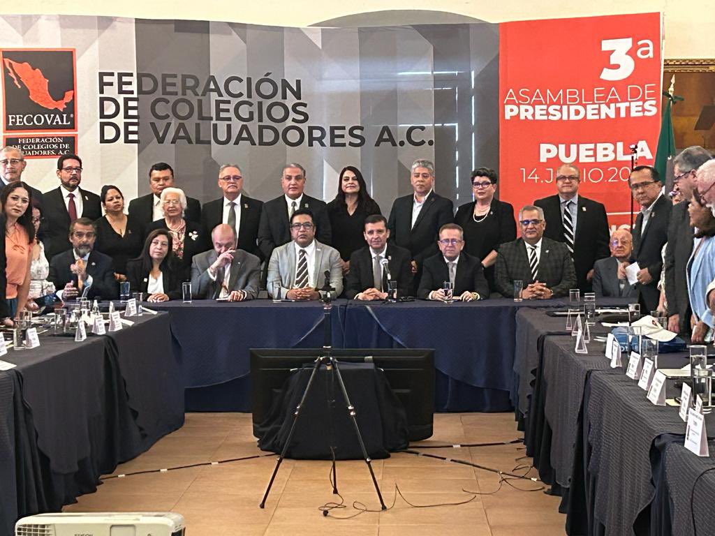 PabloEscalonaA's tweet photo. Agradezco la invitación de la @FECOVAL_AC a su 3a Asamblea de Presidentes. Esta sinergia entre el sector público y el privado siempre será en beneficio de los peritos que conforman los distintos colegios de valuadores https://t.co/IWK5iiSVBb