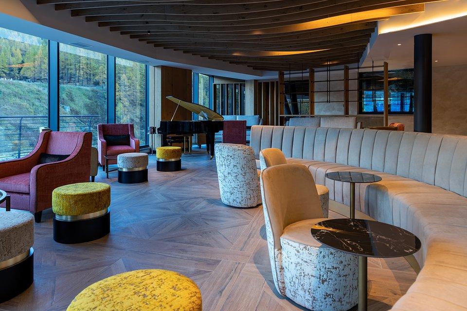 CalendarioValt's tweet photo. Il GrandHotelCervino mescola innovazione e sostenibilità. Grazie alla collaborazione con Concreta, esperti nell'interior contract, sono riusciti a integrare natura e design, sfruttando risorse come l'acqua in modo sostenibile. L'esperienza fa la differenza
… https://t.co/lfx4da1NhW