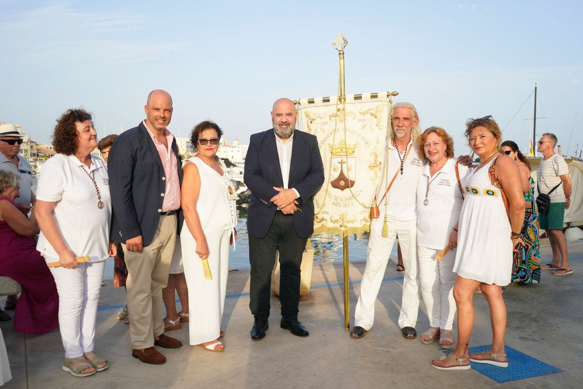 popularespalma's tweet photo. Procesión de la Virgen del Carmen en el Coll d’en Rabassa. 
Cientos de fieles homenajean a su virgen más marinera en un procesión ancestral y llena de devoción popular. 
@JaimeMartinez y @OscarFidalgoB han asistido en representación del gobierno municipal. https://t.co/FwRG754rkD