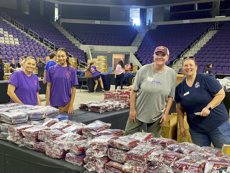 BHHSLegacy's tweet photo. Thank you to all of the volunteers getting ready to welcome close to 5,000 students to the Back to School Clothing Drive shopping spree on Monday, Tuesday, and Wednesday. It's going to be a great week! @BacktoSchoolCD #BackpackBuddies #DressKidsForSuccess https://t.co/mEK1rpwDay