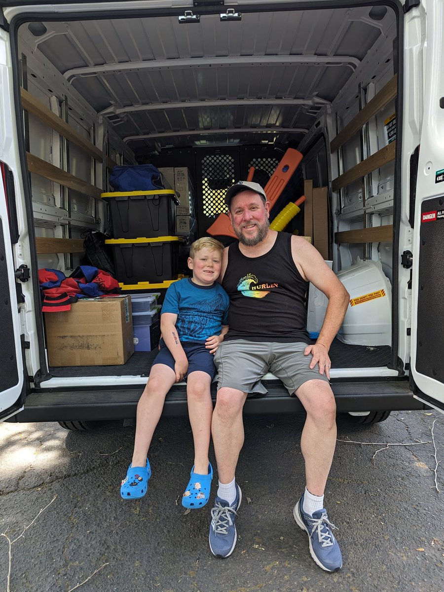 The Tahoe Dreamin' 2023 #tahoedreamin23 U-Haul is getting packed up. And the annual pic with the Founder and CFO.