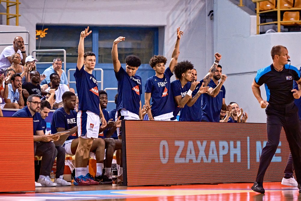 Be_BasketFr's tweet photo. 🏆🏆🏆 L'équipe de France U20 masculine remporte le titre de champion d'Europe 2023 !

🇫🇷 Les Bleuets ont dominé Israël après prolongation (89-79) grâce notamment aux paniers décisifs d'Ilias Kamardine (23 points) et Maxime Raynaud (26)

🥇 https://t.co/cyN3cQvtDq

#FIBAU20Europe https://t.co/DDofl4cbBO