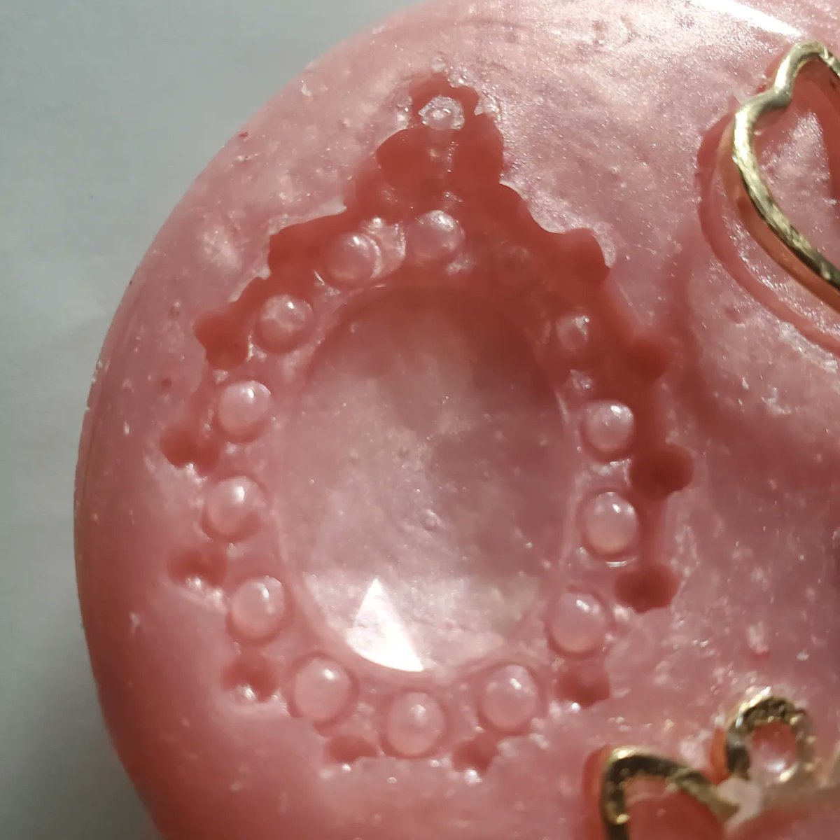 FlaminMangos's tweet image. I made a silicone mold last night! It turned out really good! It just needs some tweaking but it's a really cute pendant! #resinmold #silicone #siliconemolds #cutemolds
