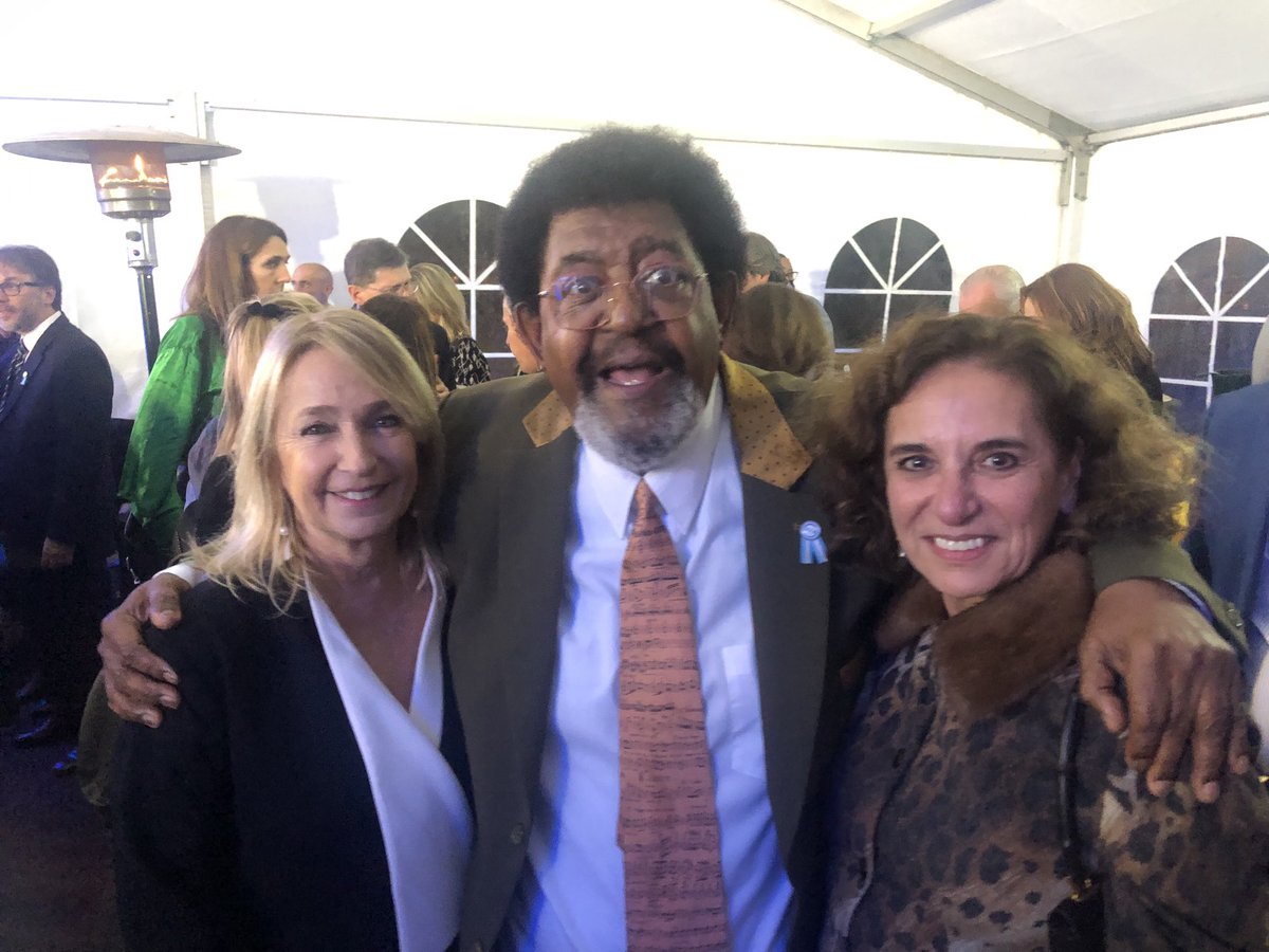 AlemaniaEnUY's tweet image. Feliz cumpleaños, y mejores deseos, Ruben Rada! 
80 años, wow!!! 
🎵🎶🎵🎶🎶🎵
#RubenRada ⁦@negrorada⁩ 
#CandombeBeat #candombe