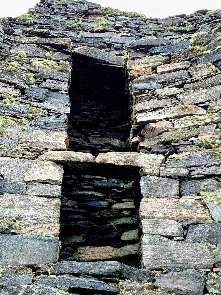 don_esson's tweet photo. #IsleofLewis
#Carloway
"The broch's
rising through ring
on ring of stones
no mortar between"
Lydia Harris https://t.co/XsddXGCLJk