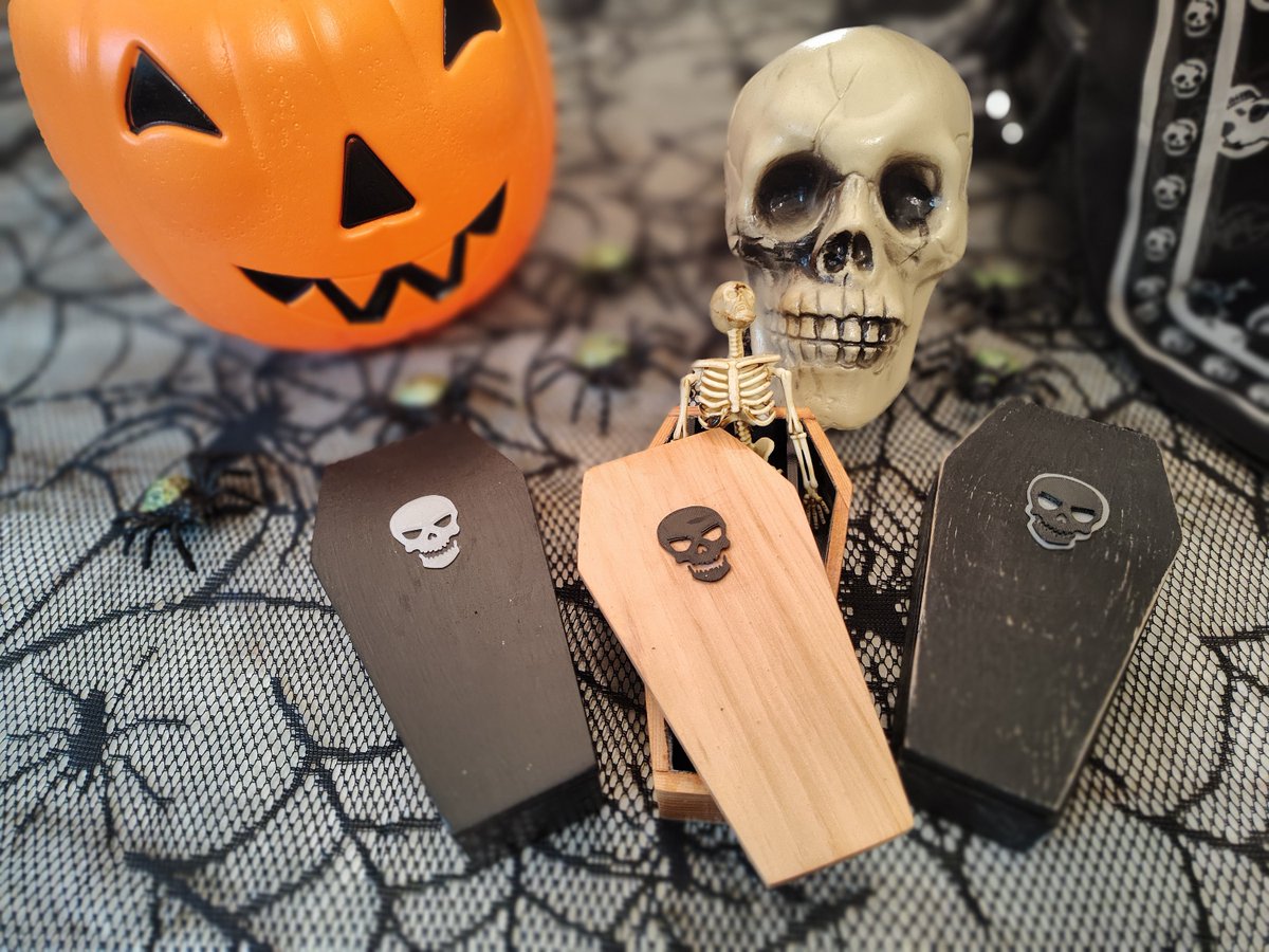 LavkaZverya's tweet image. Excited to share the latest addition to my #etsy shop: Tricky Trick or Treat Casket etsy.me/3NMLnxO #halloween #kitchendining #wood #pla #plastic #bin #tricky #uniquewoodbook #homedecor #halloween