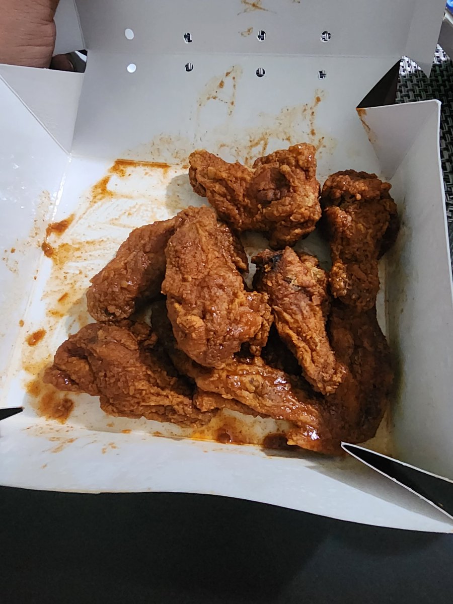 Que onda <a href="/HootersdeMexico/">@hootersdemexico</a> el tamaño de las mini alotas en hooters parque tepeyac...