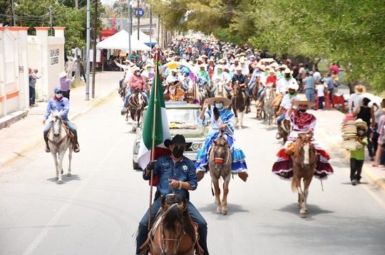 columnasdemex's tweet image. Cabalgata 2023. San Buenaventura, Coahuila
&quot;Se rebasaron las expectativas por el número de participantes&quot;
buff.ly/3XVLFXX
#RegiónCentro #SanBuenaventura #Cabalgata2023 @columnasdemex @adrian_garzap