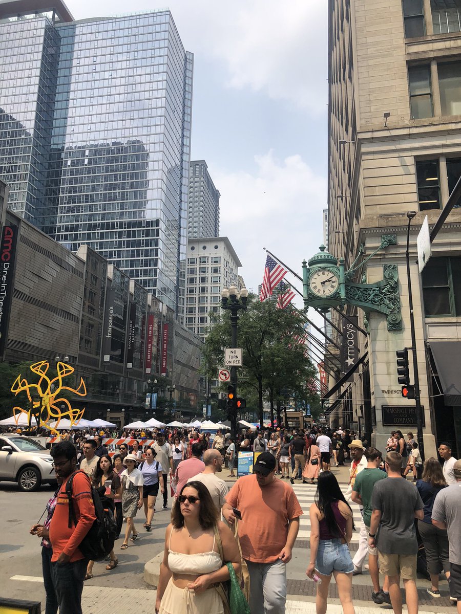 FieldsFansChgo's tweet image. Thanks a million to @ChiLoopAlliance for #sundaysonstate! @Macys awesome #WalnutRoom burgers, @chocolatefrango ice cream pie&amp;amp; #marshallfields chicken salad+more. But that was just the beginning up &amp;amp; down State Street. Can&apos;t wait to do it again Sun 8/13! loopchicago.com/events/sundays…